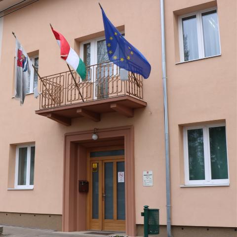 P�ly�zati felh�v�s - Salla M�vel�d�si K�zpont �s K�nyvt�r igazgat� munkak�rre
