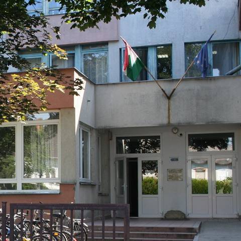 �ltal�nos iskolai be�rat�s