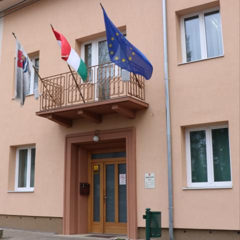 Plyzati felhvs piaci alap/egyes munkakrkhz kapcsold nkormnyzati tulajdon laks brbeadsra